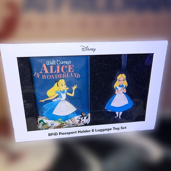 Disney Typo | Alice in Wonderland Luggage Tag and Passport Cover Set - Picture 1 of 2